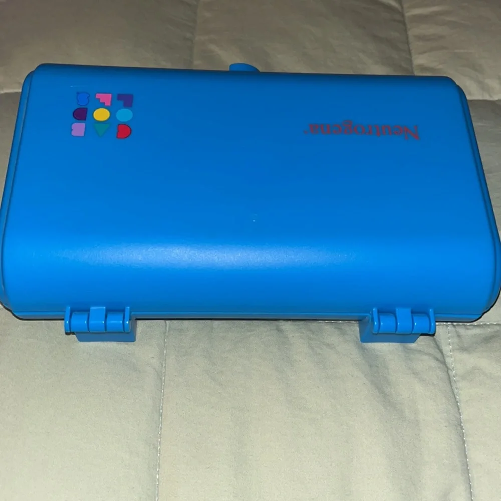 Vintage Caboodles Neutrogena Blue Make-Up Storage Case 8” X 4 1/2” 2” Tall